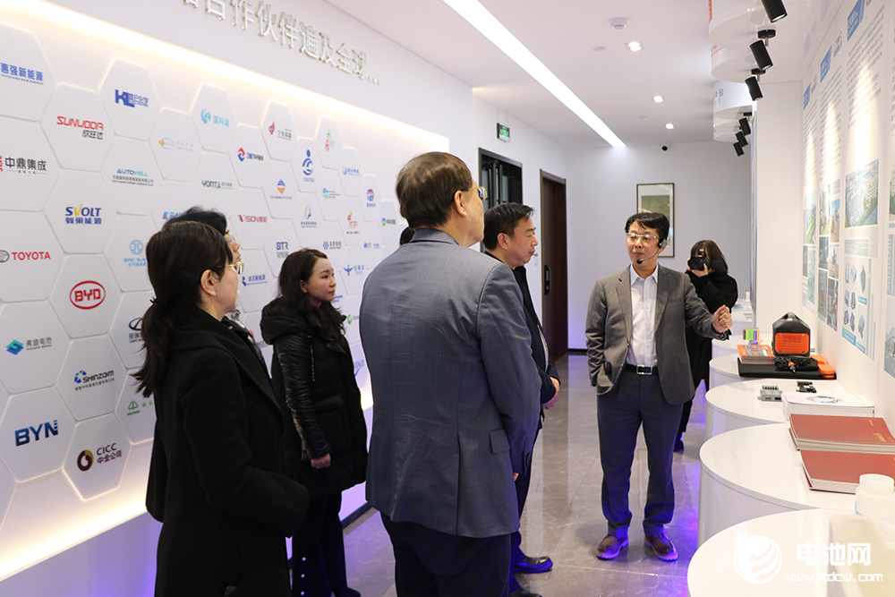青岛市民营经济发展局一级调研员李中强一行到访海融网山东总部.png