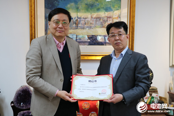 聚焦动力电池和新能源车等后市场服务 蜜蜂新能源与海融网战略合作.jpg
