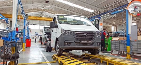 汽车“一夜”回到80年代！俄罗斯电动汽车转向中国标准.jpg
