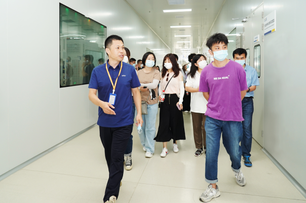 走进蜂巢创新中心 直击短刀针刺.png