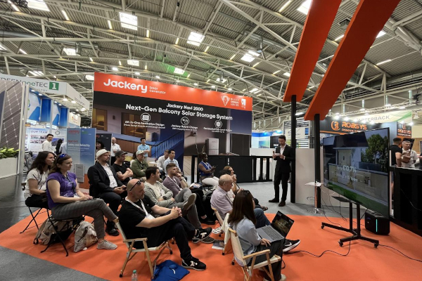华宝新能DIY小型家庭绿电系统Jackery Navi 2000亮相Intersolar欧洲能源展