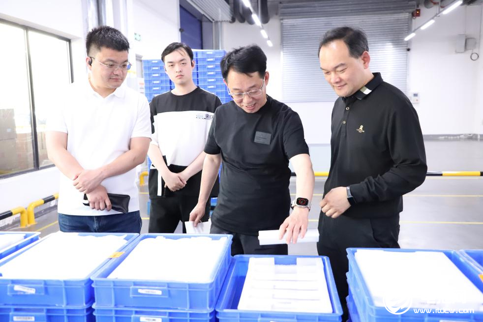 中国电池新能源产业链调研采访团（安徽站）一行到访华霆动力