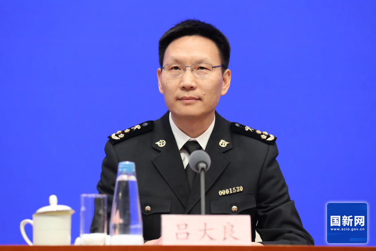 海关总署新闻发言人、统计分析司司长吕大良（徐想 摄）