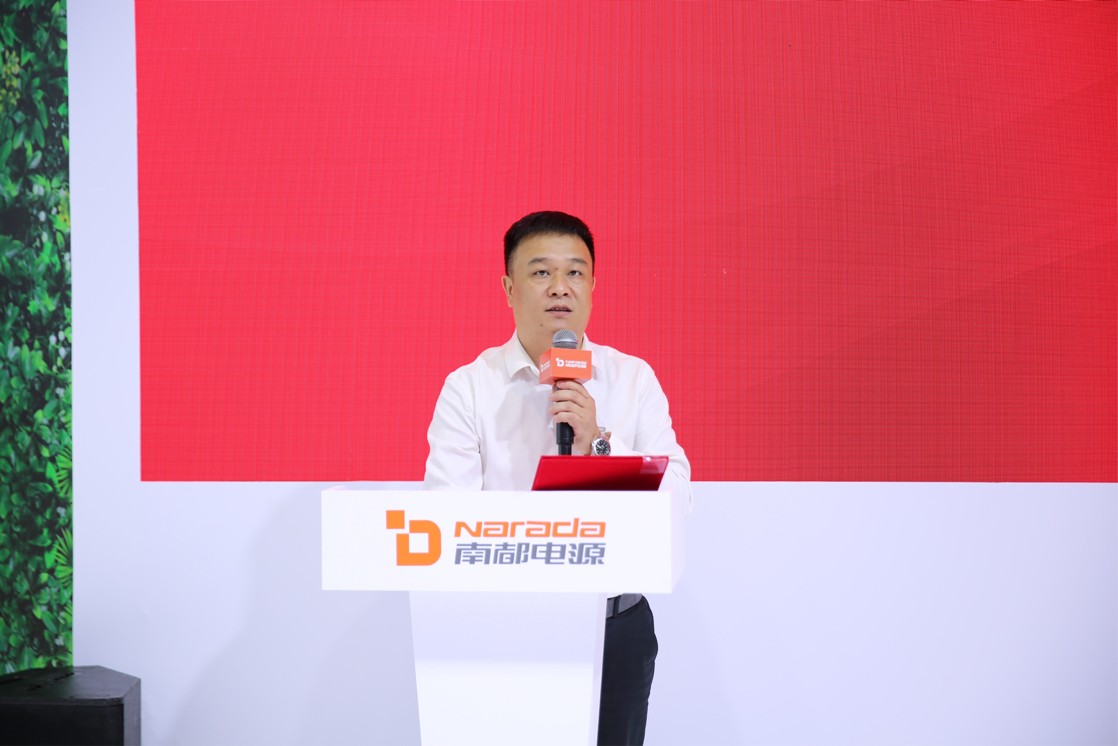 南都电源营销中心副总裁于建华签约致辞