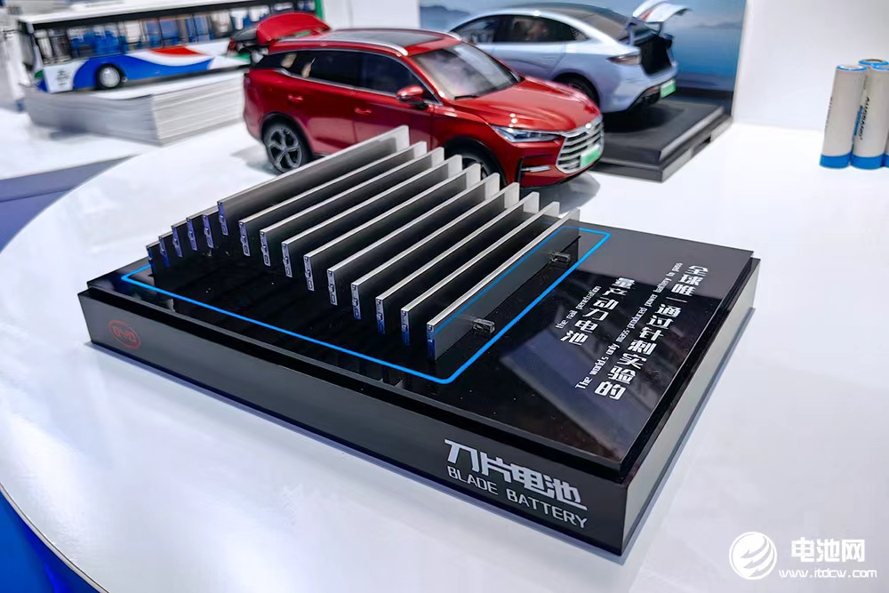 动力电池,磷酸铁锂电池,三元电池