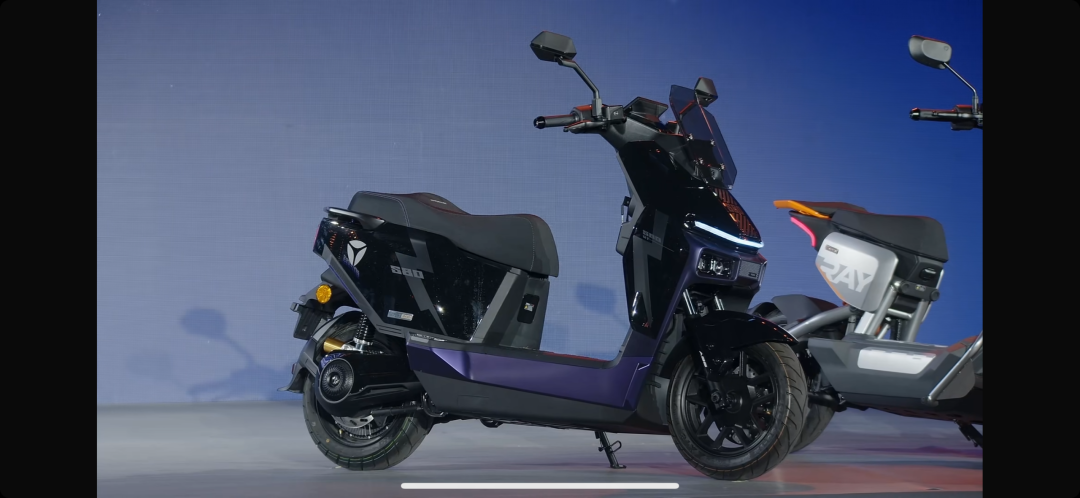 量产落地!太蓝新能源联合雅迪发布半固态电池电摩 量产落地!太蓝新能源联合雅迪发布半固态电池电摩