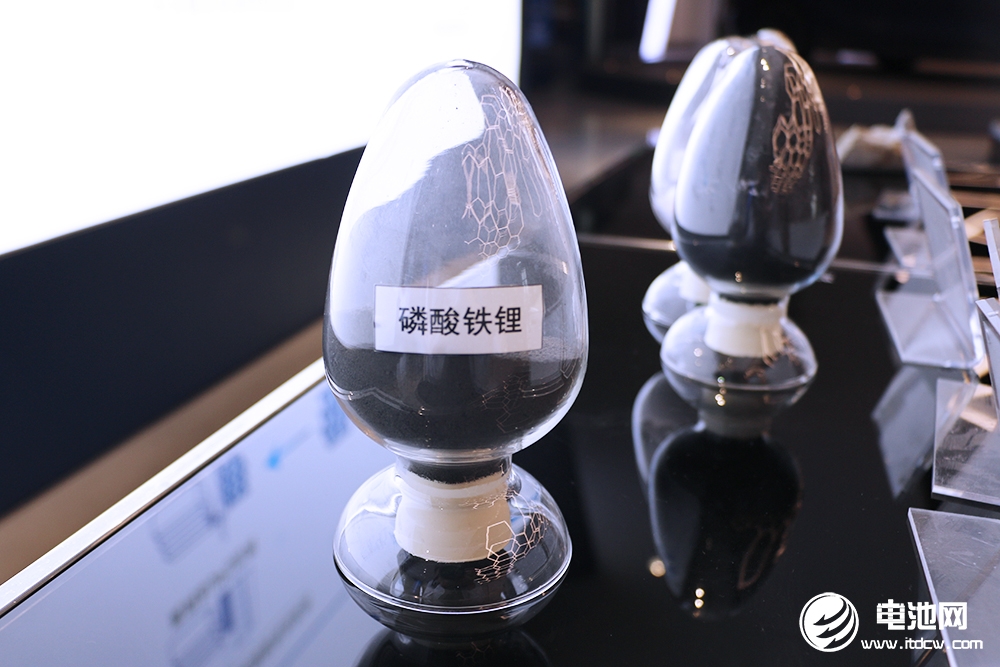 2023年中国磷酸铁锂材料出货量163.8万吨