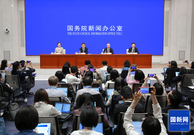 证监会主席吴清：打出一揽子稳市“组合