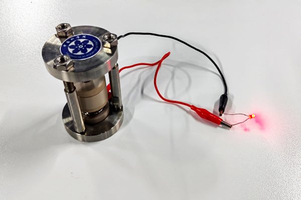 我国科研团队研发出新型氢负离子原型电池