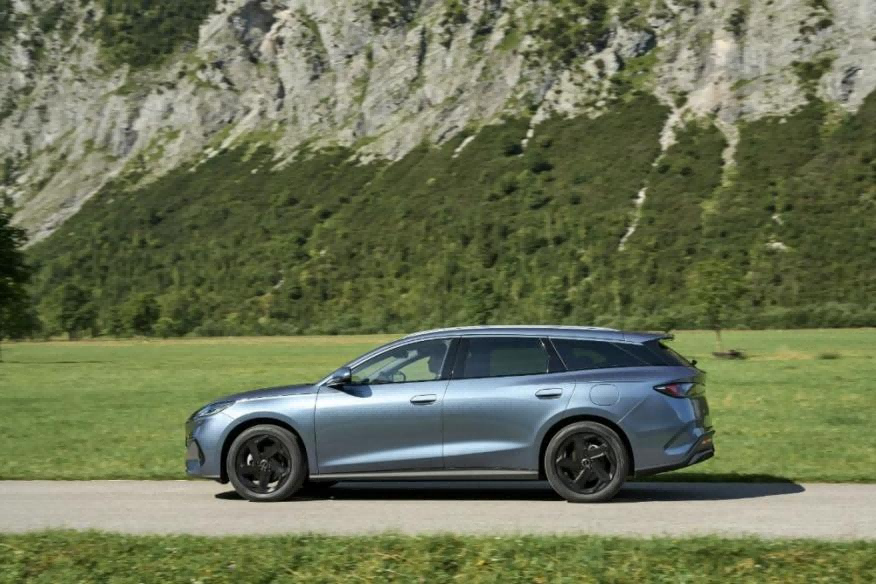 比亚迪2025年销量首次跻身全球前五 超越通用/福