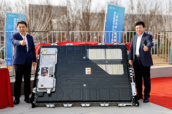 续航超1000公里！这一超高比能固液电池系统发布