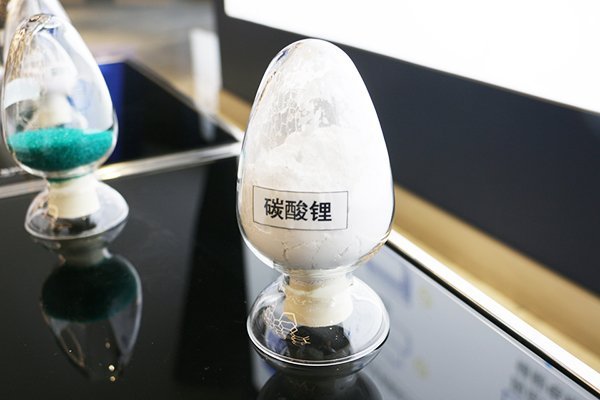 2025年我国碳酸锂产量97.6万吨 磷酸铁锂产量