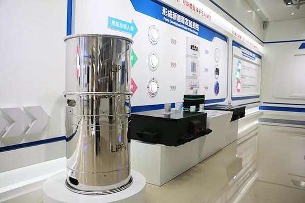 近一个月涨价2.15万元/吨！全球六氟磷酸锂出货量